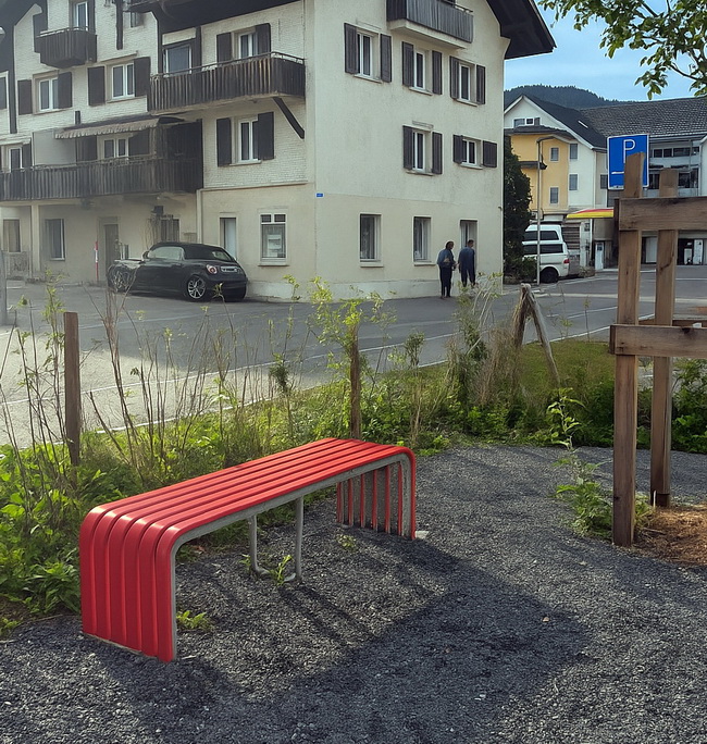 indivilinie sitzbank kunststoff sitzflaeche stadtbank 21