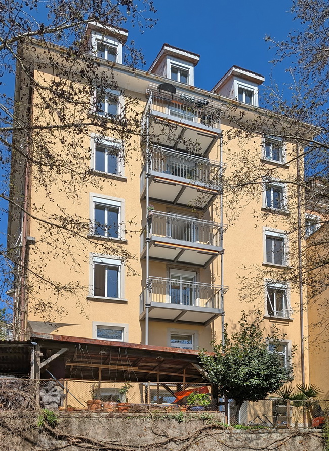anbaubalkon mfh altbau mit sonnenschutz 01
