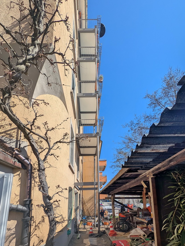 anbaubalkon mfh altbau mit sonnenschutz 16