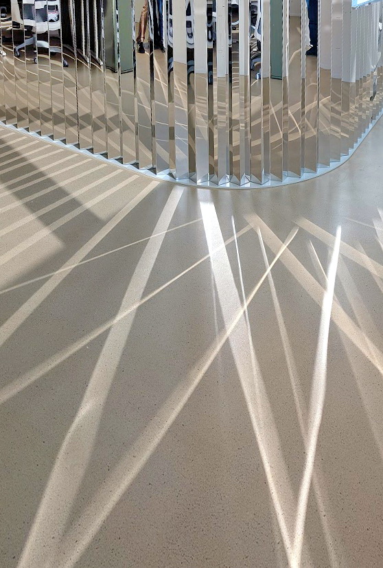 spiegelwand wellblech mirrorfinish axpo 04