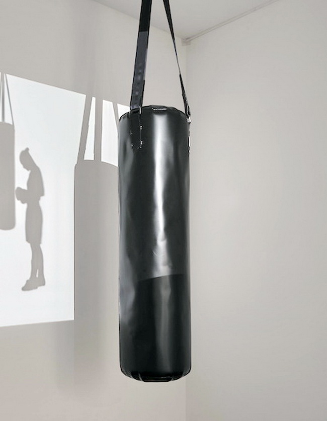 boxssack aus aluminium kunstwerk 01